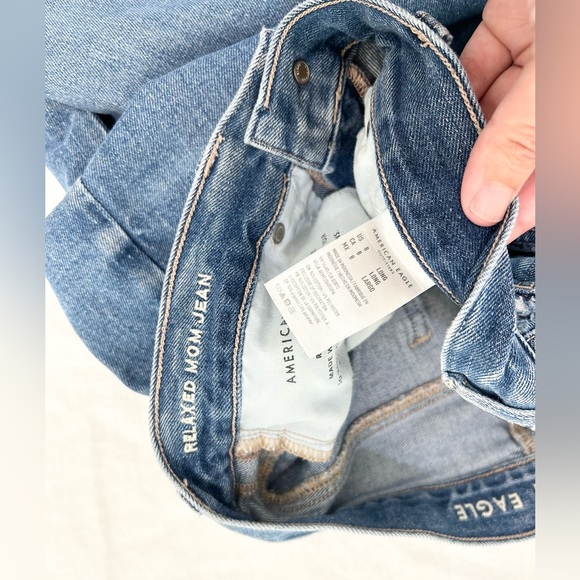 AE Relaxed Mom Jean - Picture 13 of 14